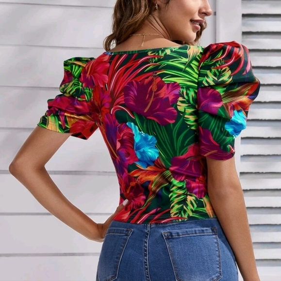 Tropical Print Puff Sleeve Top - Picture 4 of 4